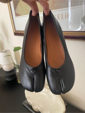 Tabis Japan Black Split-Toe Women's Flats
